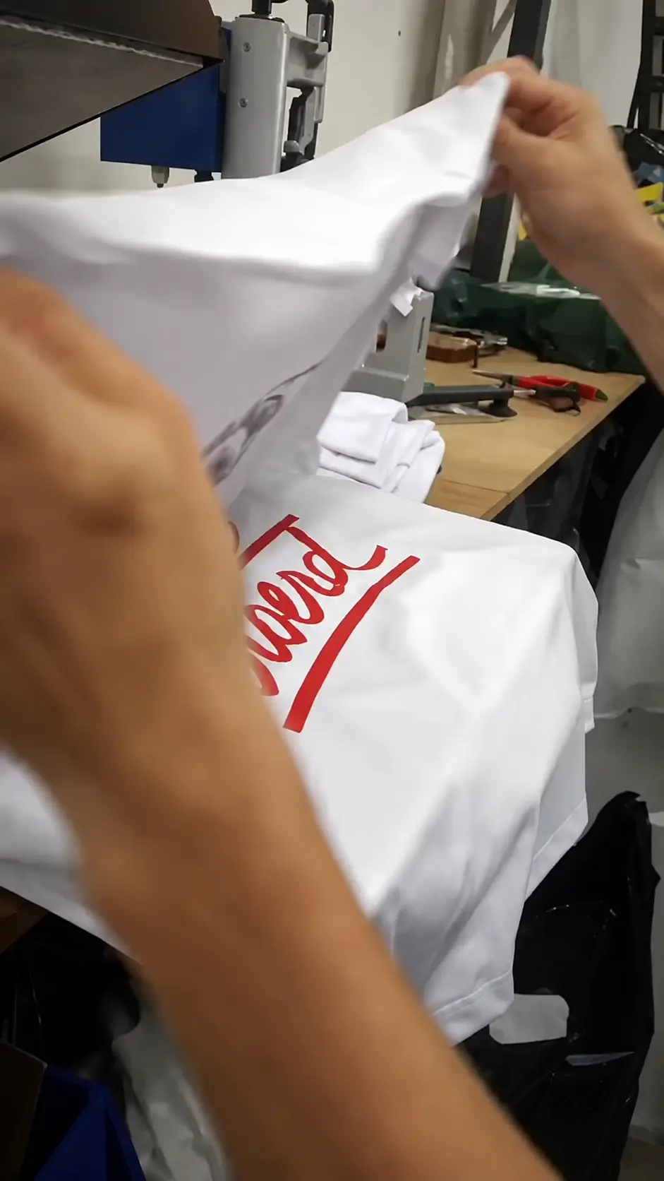 Aplicação da estampa na camiseta